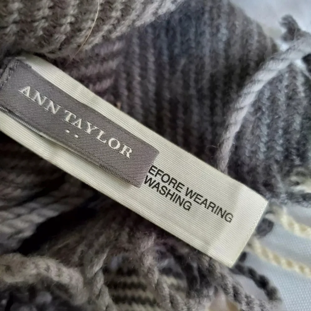 Ann Taylor Scarf Women's Grey/Cream Plaid Fringe Open Wrap One Size